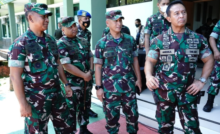 Panglima TNI Meninjau Perumahan Prajurit Korem 142/Tatag Didampingi Pangdam Hasanuddin